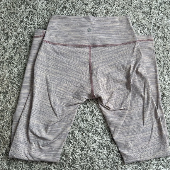 Women’s Lululemon Striped Purple Wunder Under Leggings Size 6 - Picture 2 of 7